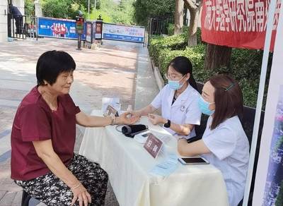 《天使在身邊》公益行&middot;健康義診咨詢(xún)活動(dòng)走進(jìn)魯能領(lǐng)秀城