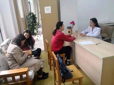 我校邀請(qǐng)醫(yī)院專家來校開展健康體檢咨詢服務(wù)